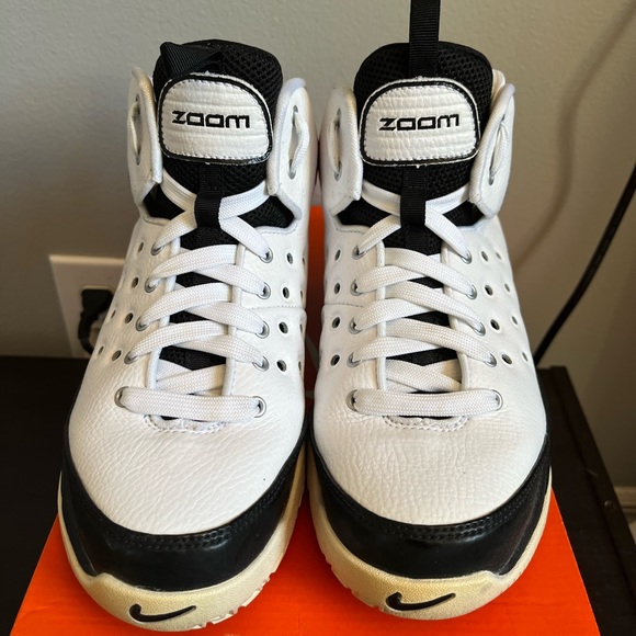 Men’s Nike Zoom Basketball Shoes 
NikeID Customize - Picture 2 of 15